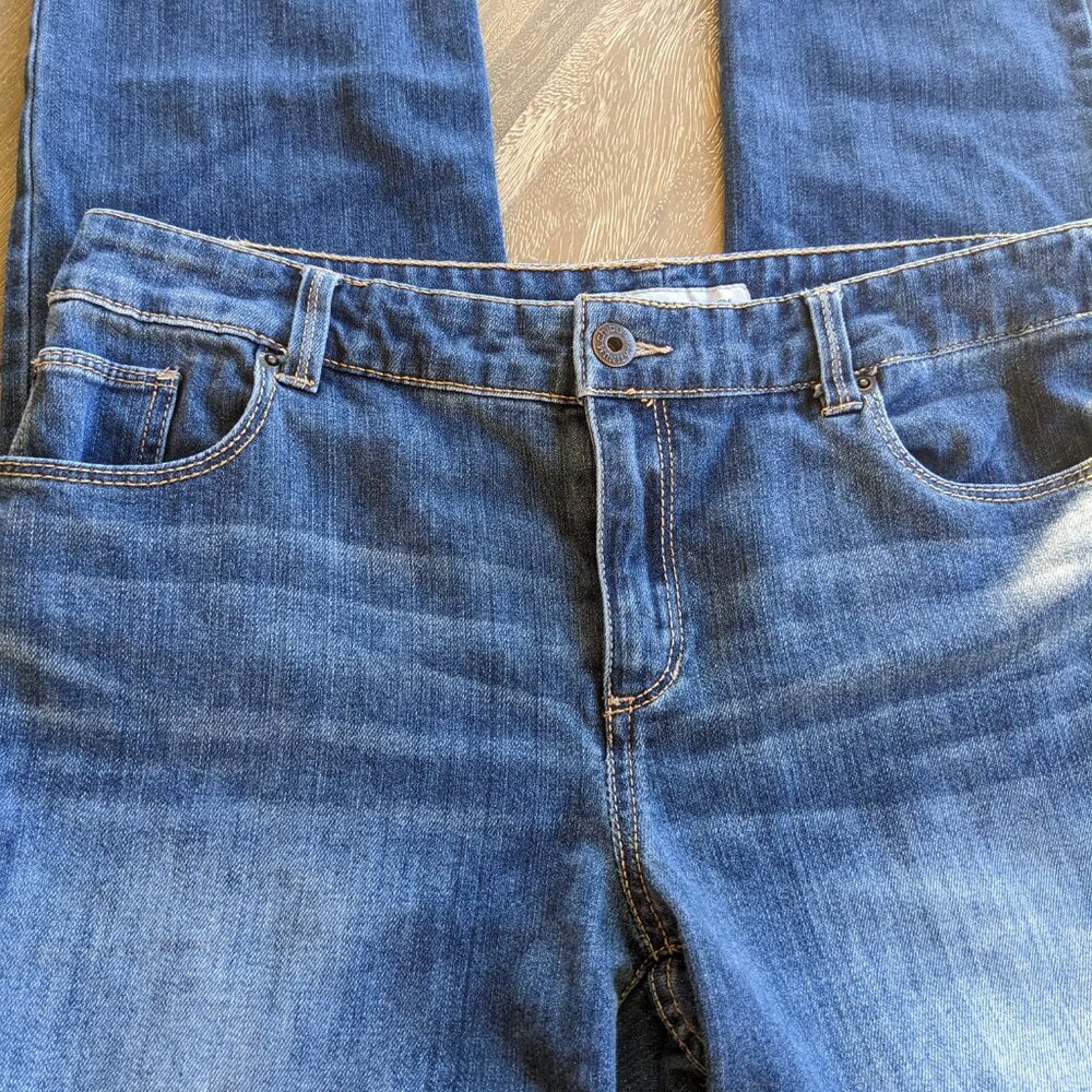 Chico's Platinum Denim Medium Wash Distressed Ultimate Fit Slim Leg Size 1.5